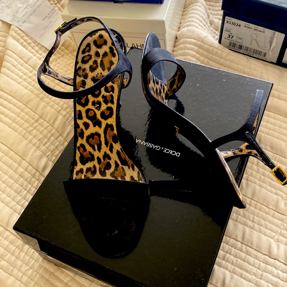 Dolce & Gabbana shantung black heels.
